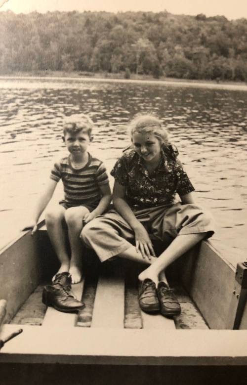 Berg children in a boat on a lake