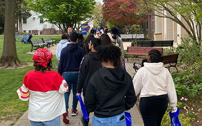 Students visiting Hofstra University