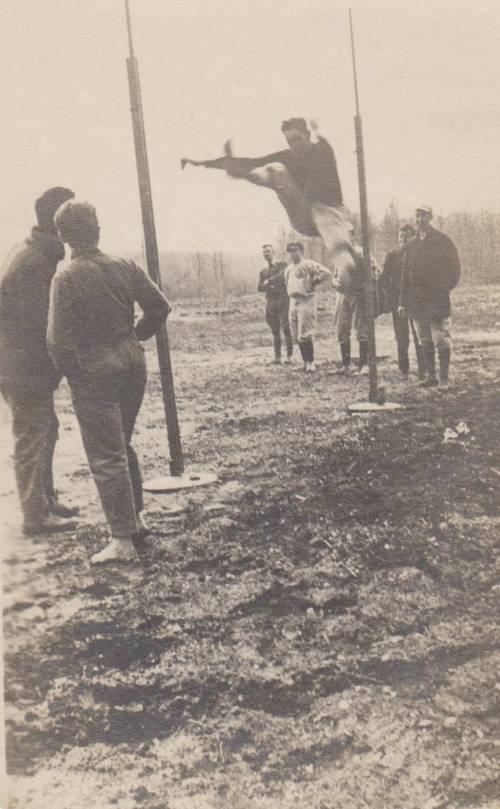 1918 Southard accomplishes a high jump