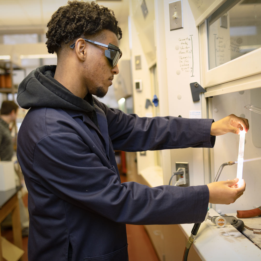 FSC Applied Physics Student Working in Physics Lab
